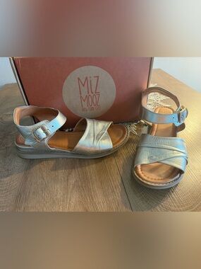 Miz Mooz Metallic Gold Sandals with Ankle Buckle EU 40 US 9 Wedge Outsoles